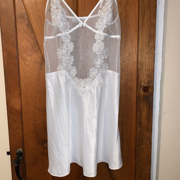 Flora Nikrooz White Bridal Wedding Chemise Nightgown Lingerie - Picture 13 of 16